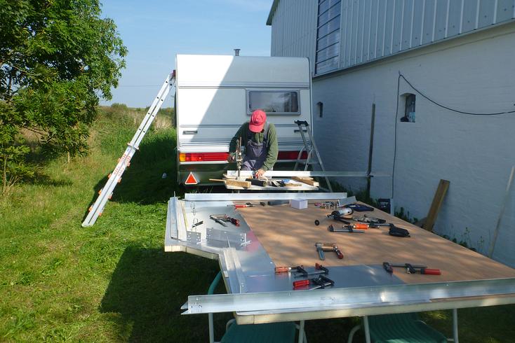 Listening Project - Set Design - Wohnwagen - Seitenwand für Öffnung